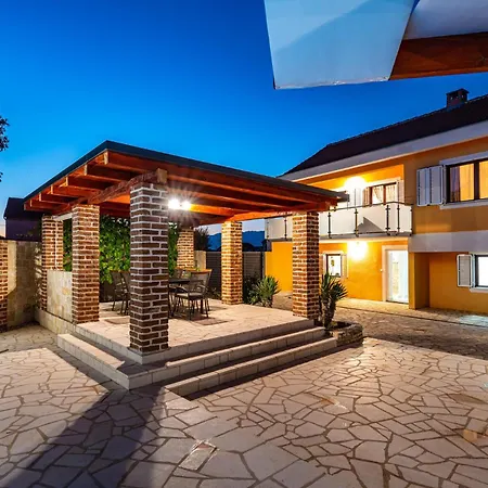 Mendula Zadarvillas * Pridraga