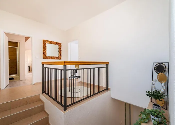 Mendula Zadarvillas * Pridraga